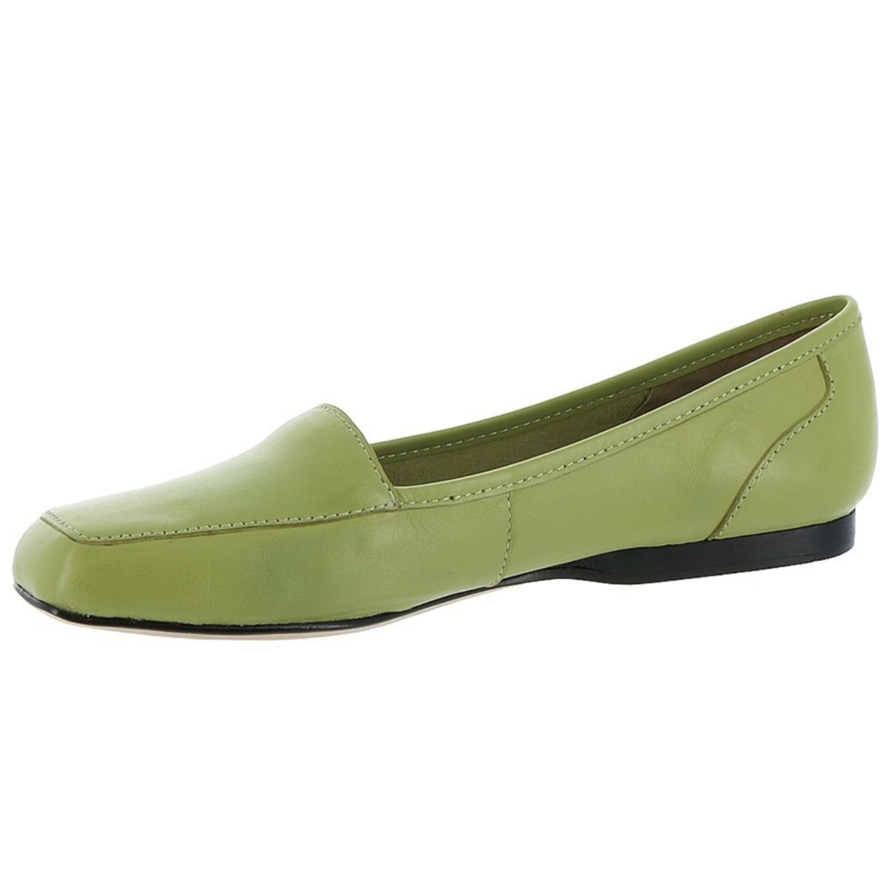 NWOB ARRAY Freedom Lime Green Slip-on Flats Leather Uppers Women's 10.5N